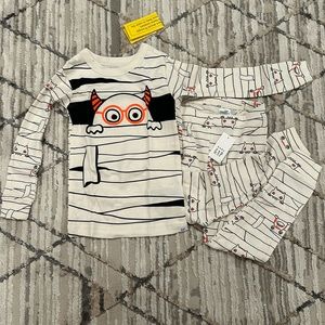 Brand new Gap mummy Halloween pajamas